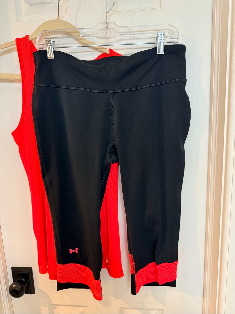 Under Armour Women’s Large Workout Set Black Capri Leggings & Coral Tank